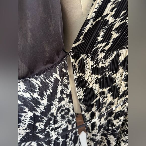 H&M PLISSÉ WRAP DRESS - Picture 6 of 14